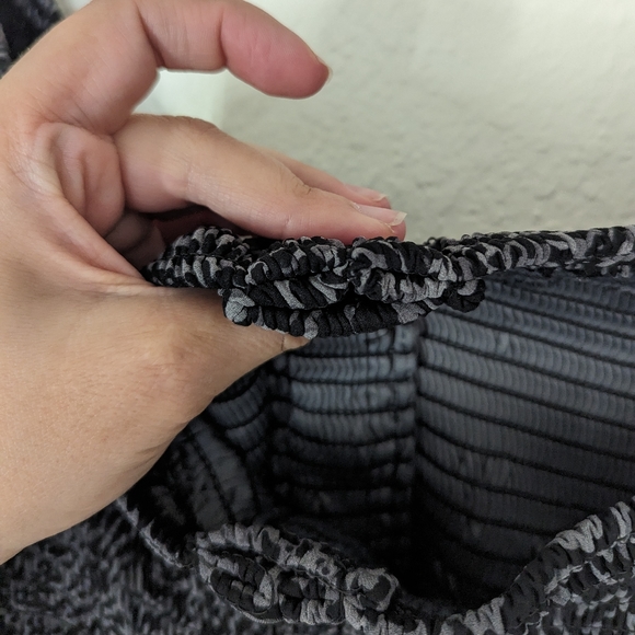 Torrid Babydoll Chiffon Smocked Off-Shoulder Top Animal Print Black Grey Size 5 - Picture 7 of 8